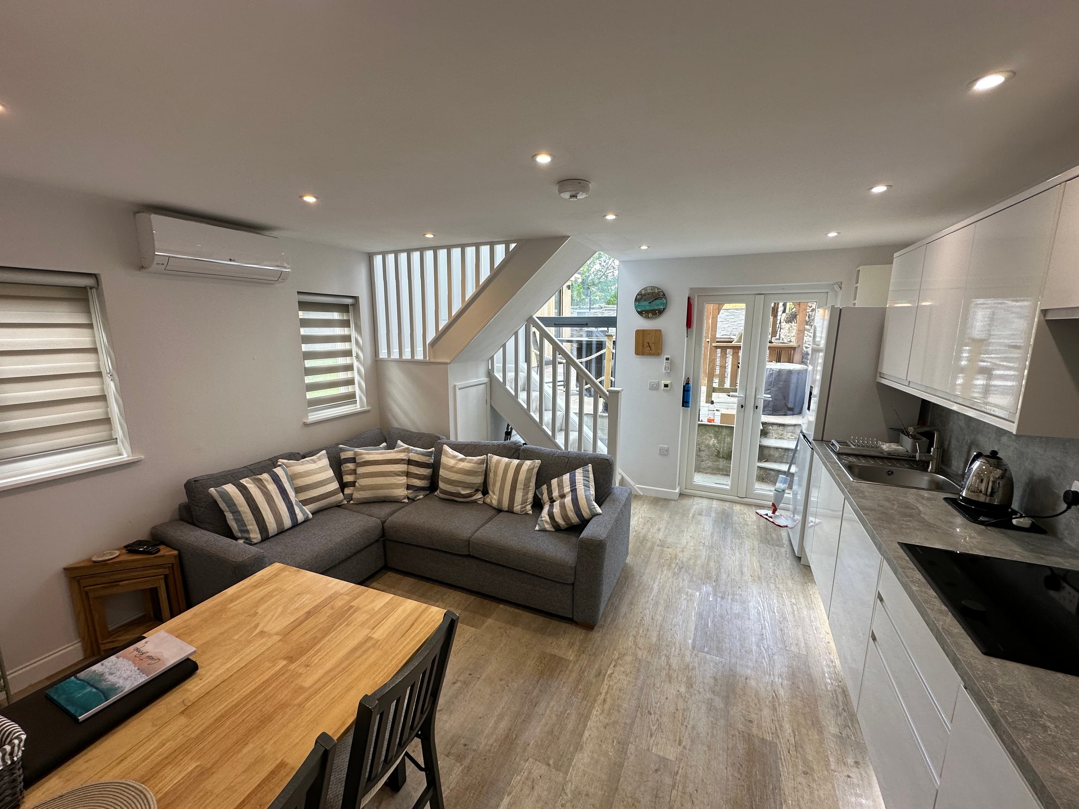 Open-plan kitchen and lounge